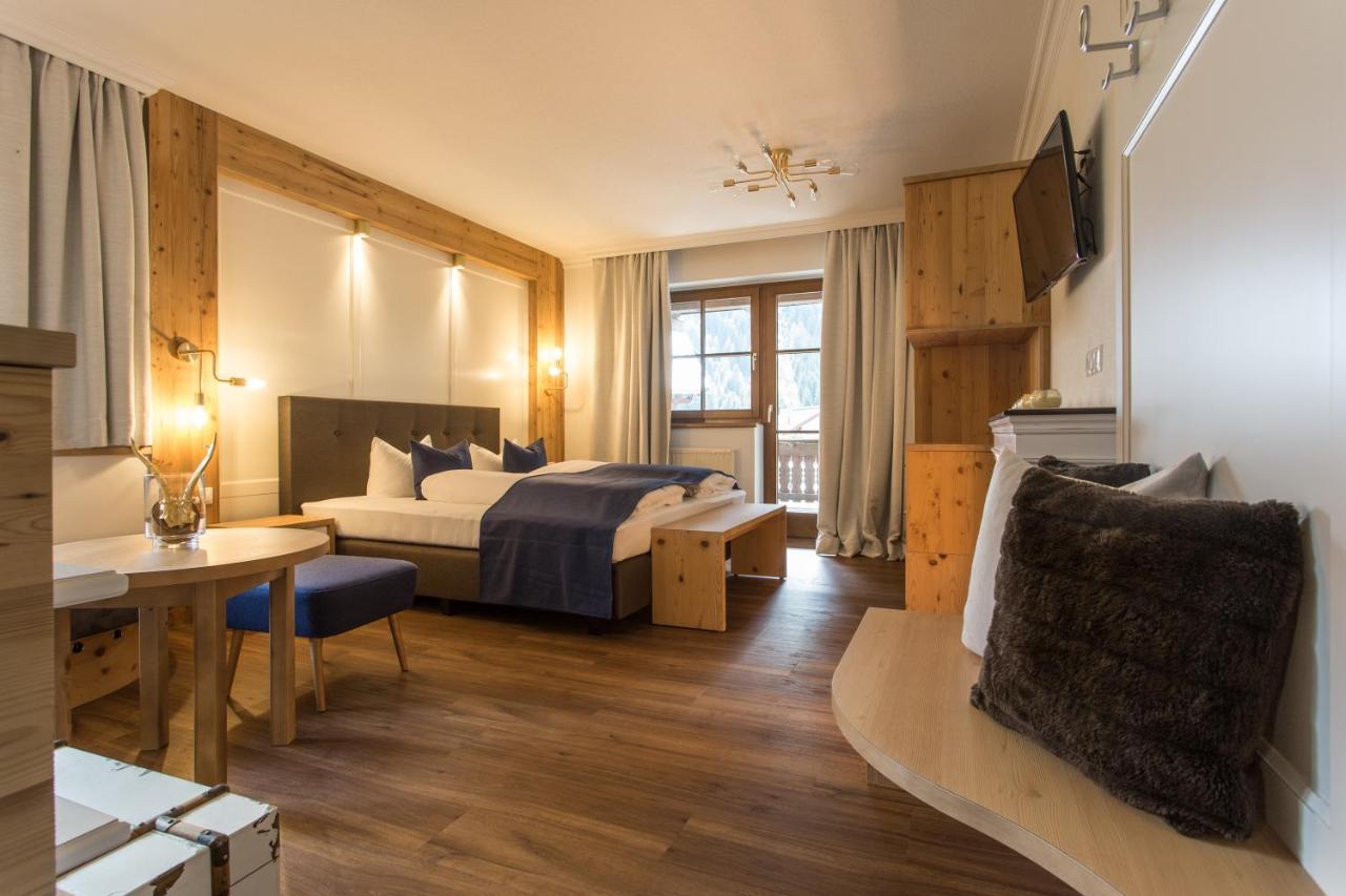 Boutique Hotel Mandarfnerhof Sankt Leonhard im Pitztal Esterno foto