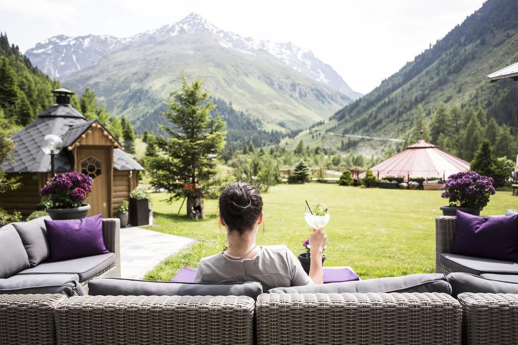 Boutique Hotel Mandarfnerhof Sankt Leonhard im Pitztal Esterno foto